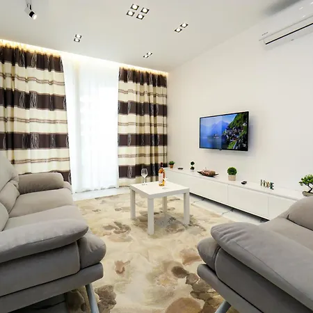 Apartment Tesi *