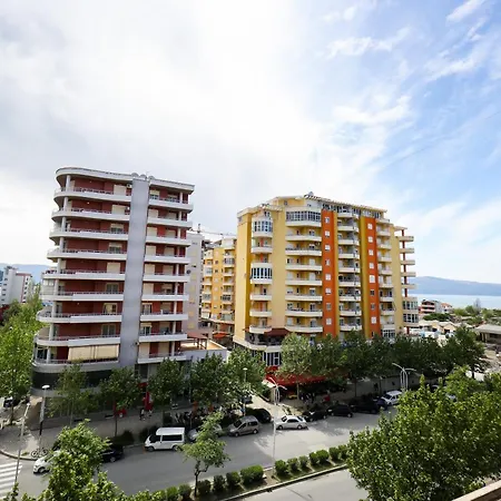 アパート Tesi Vlorë